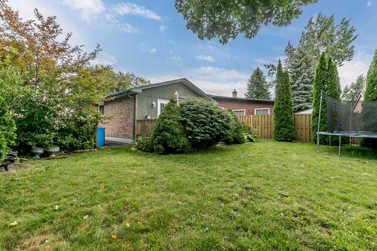 62 Courtice Cres
