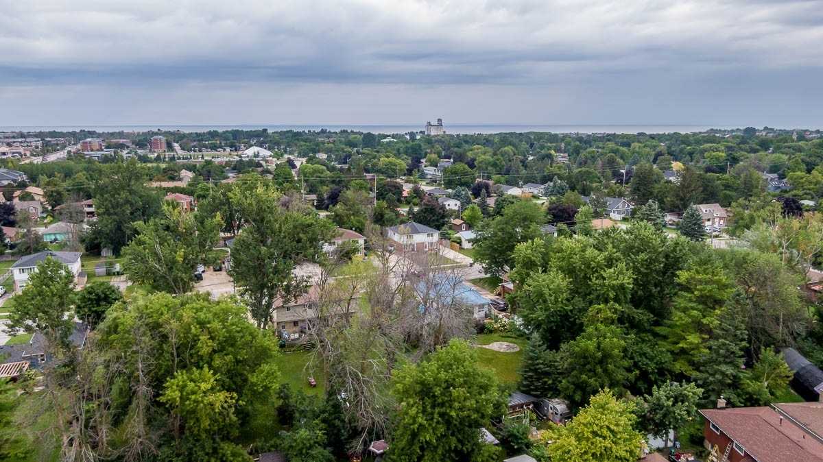 62 Courtice Cres