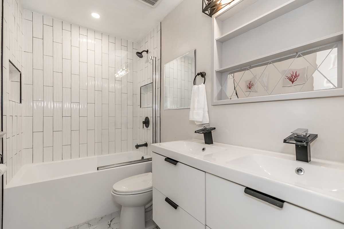 62 Courtice Cres