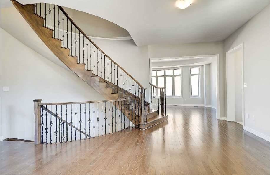 56 Redmond Cres