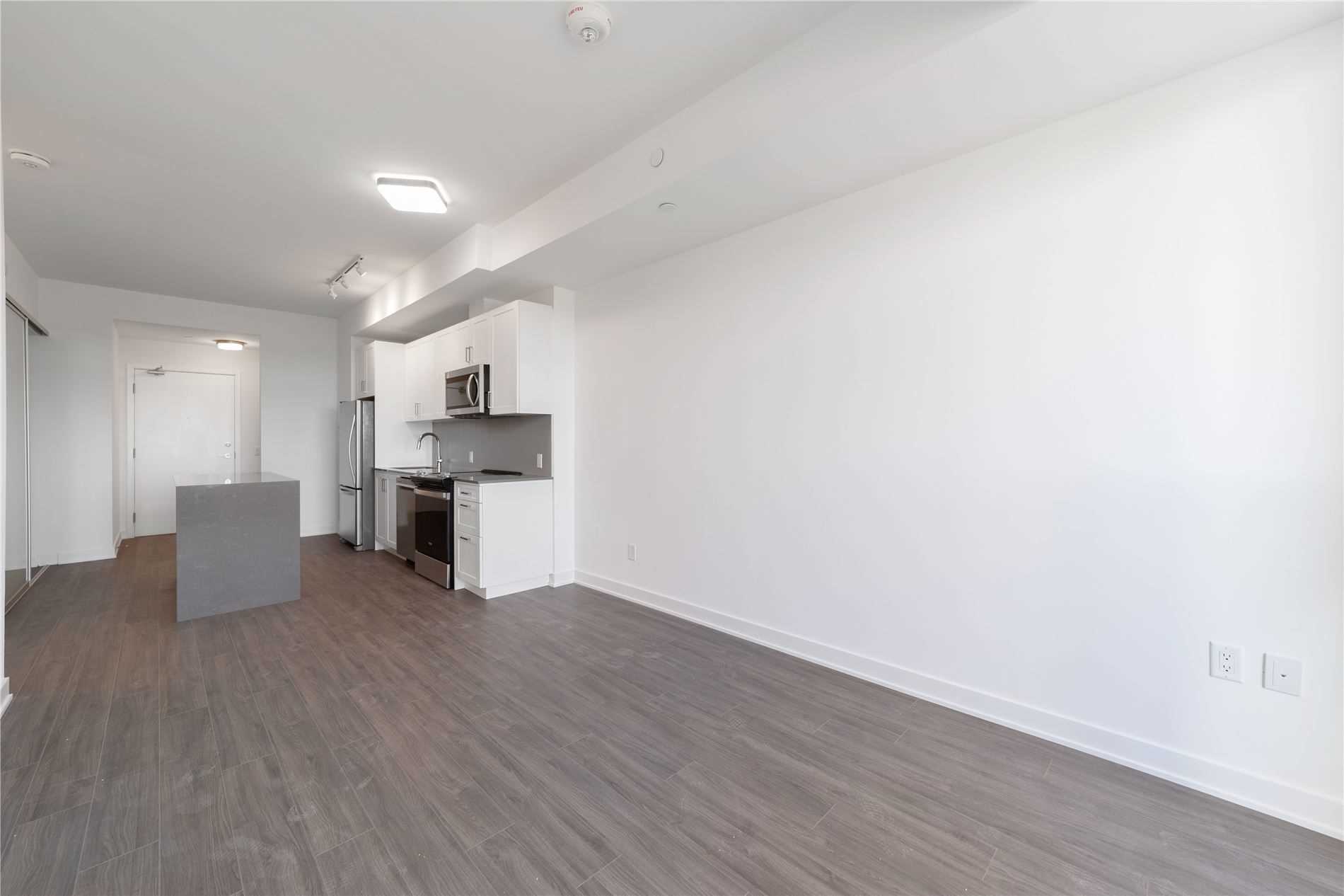 681 Yonge St, #512