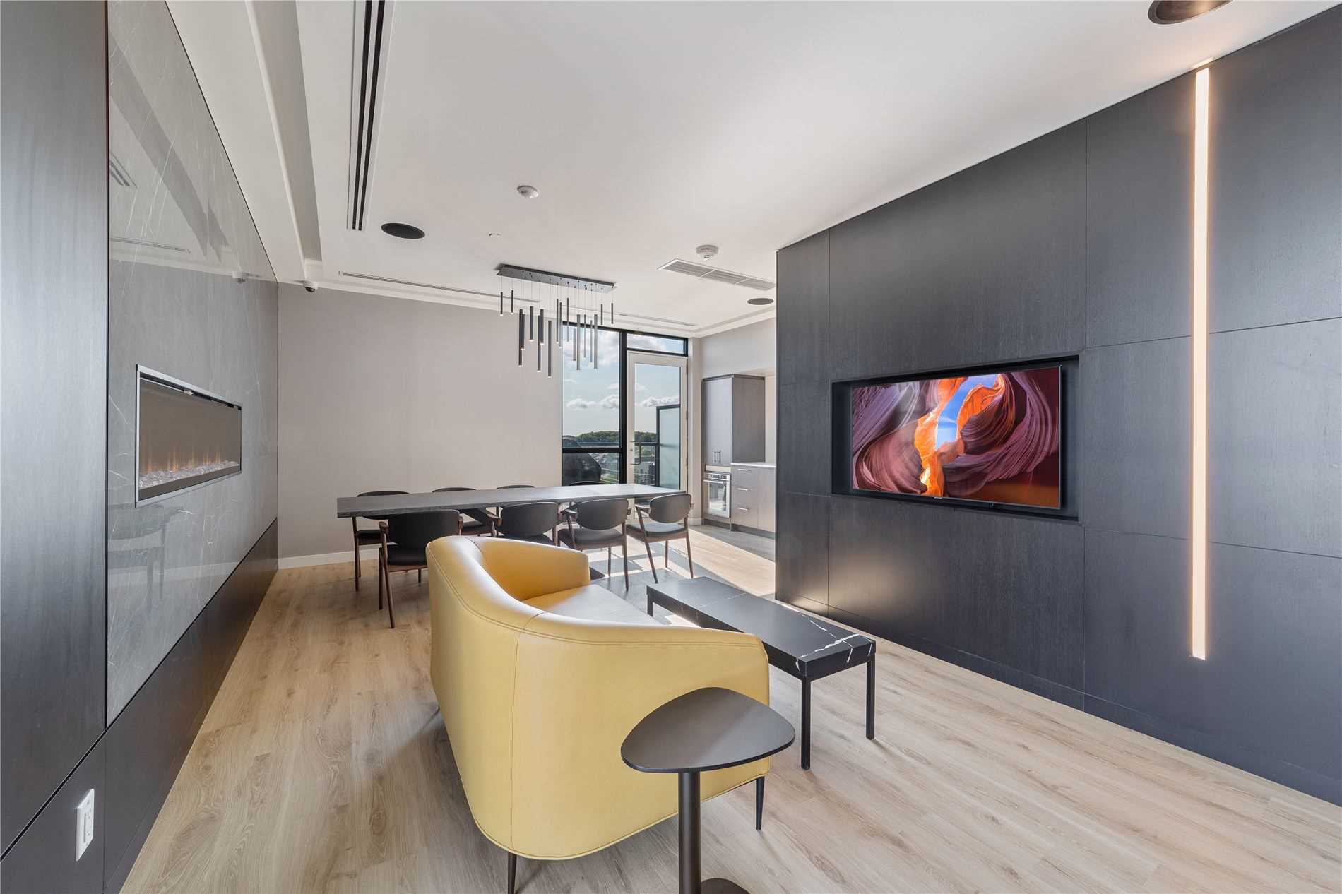 681 Yonge St, #512