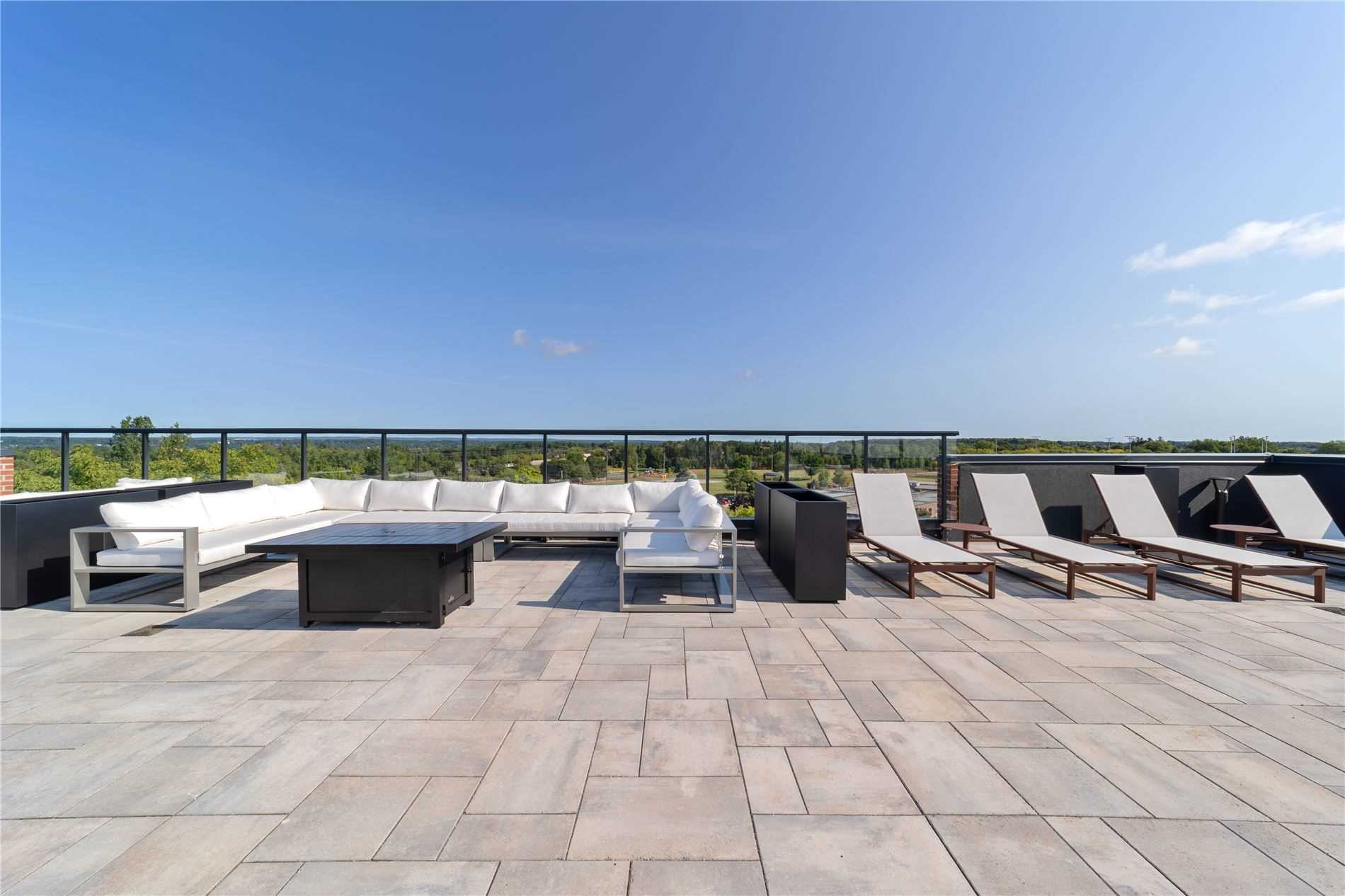681 Yonge St, #512