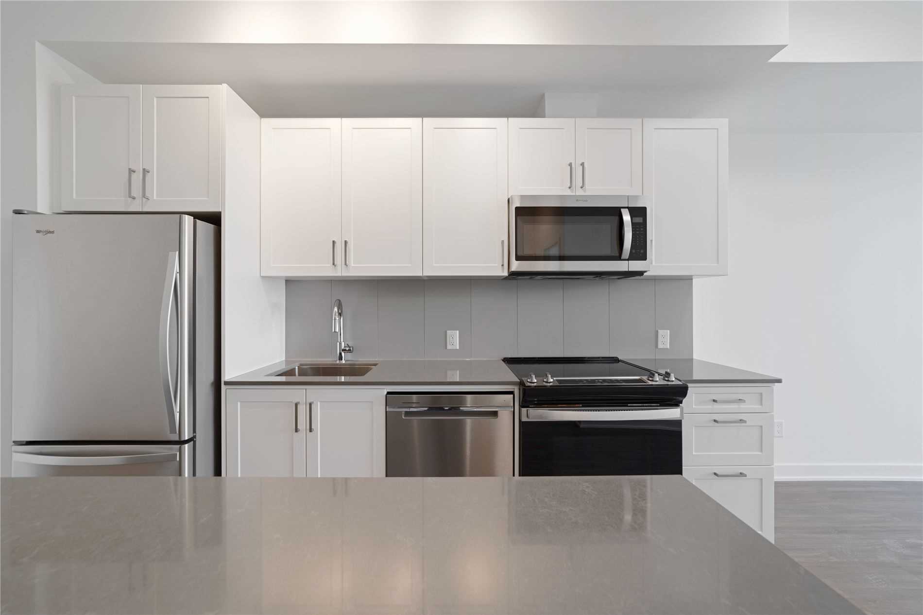 681 Yonge St, #512