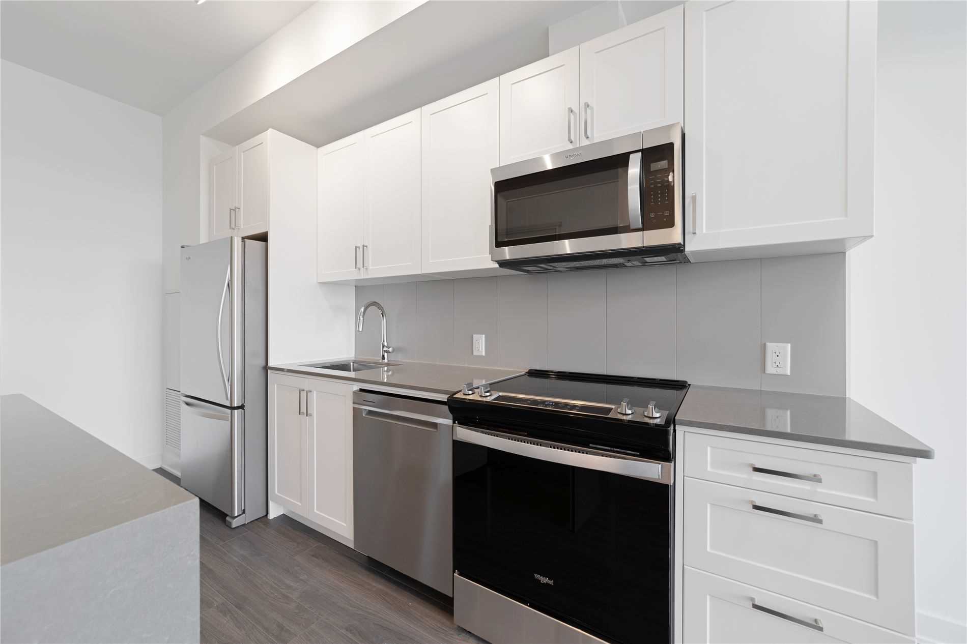 681 Yonge St, #512