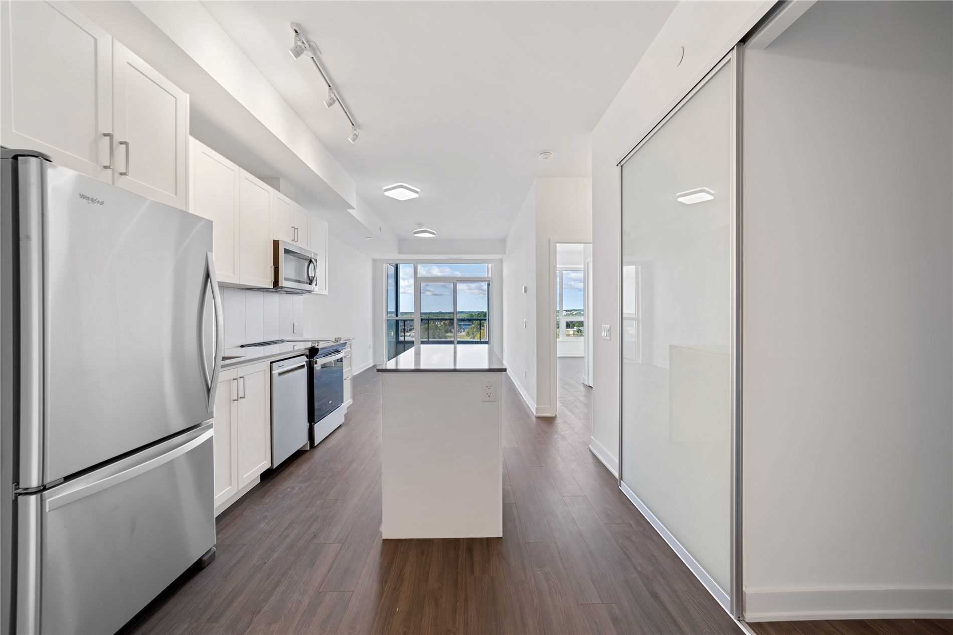 681 Yonge St, #512