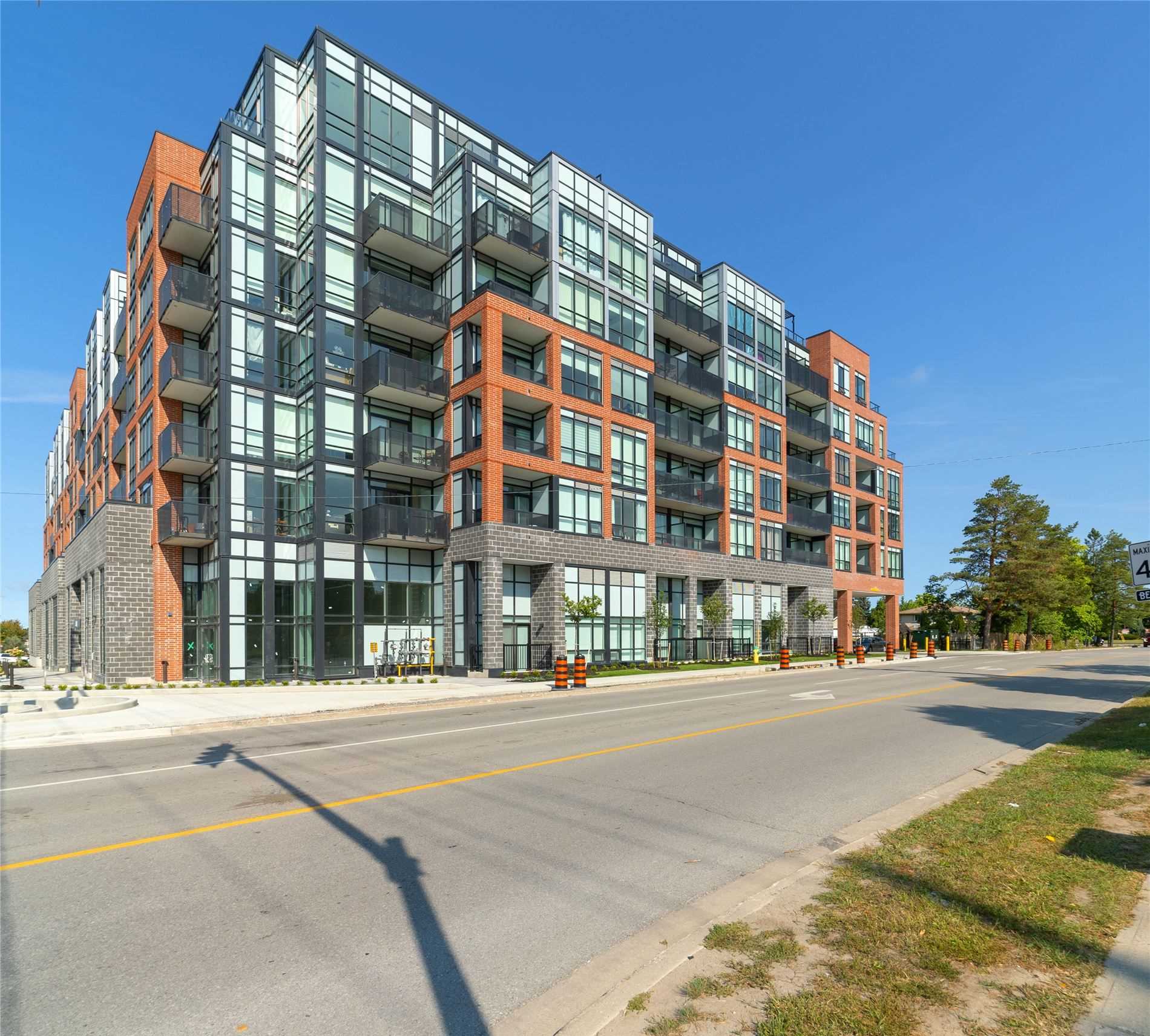 681 Yonge St, #512