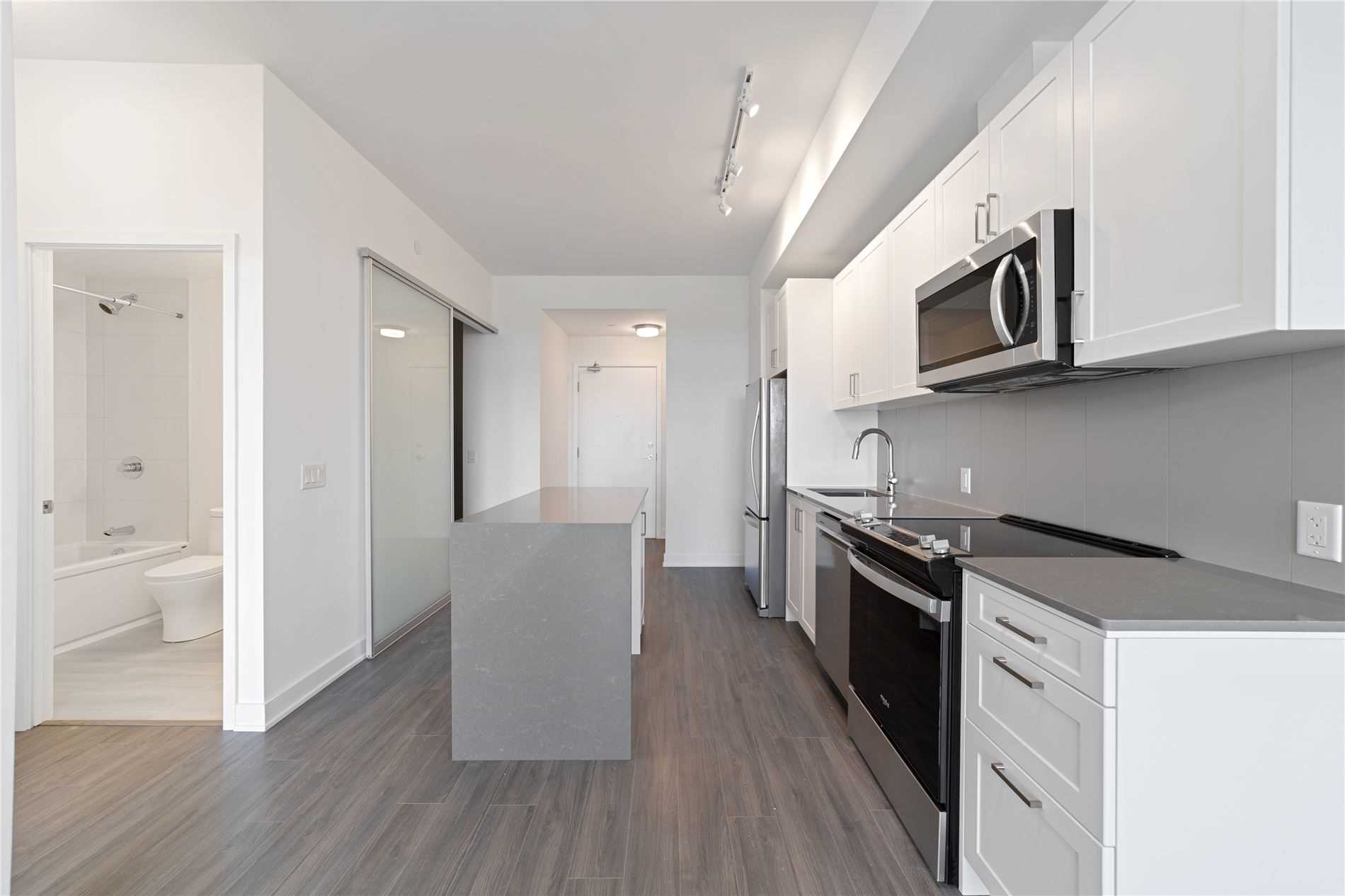 681 Yonge St, #512