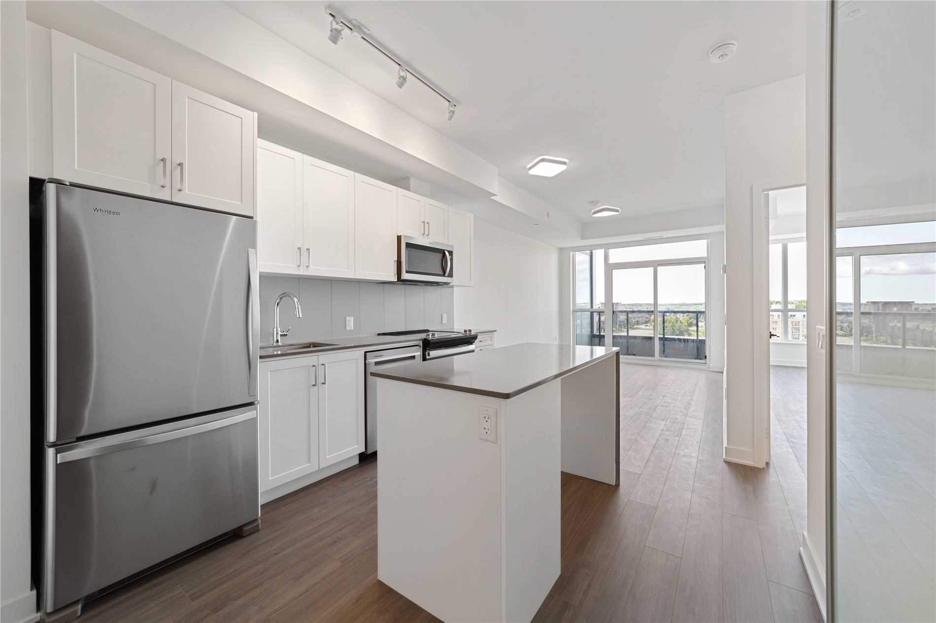 681 Yonge St, #512