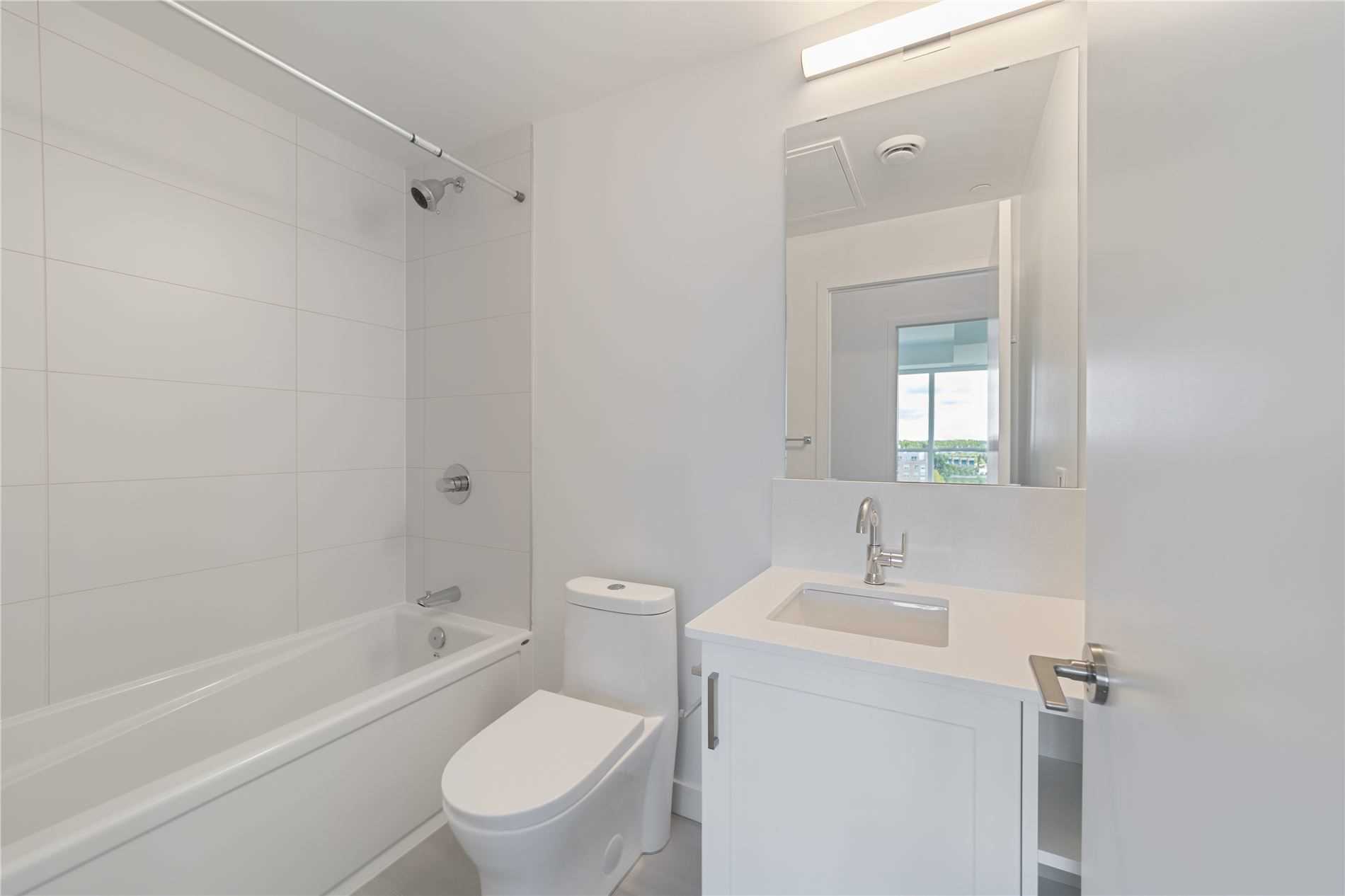 681 Yonge St, #512