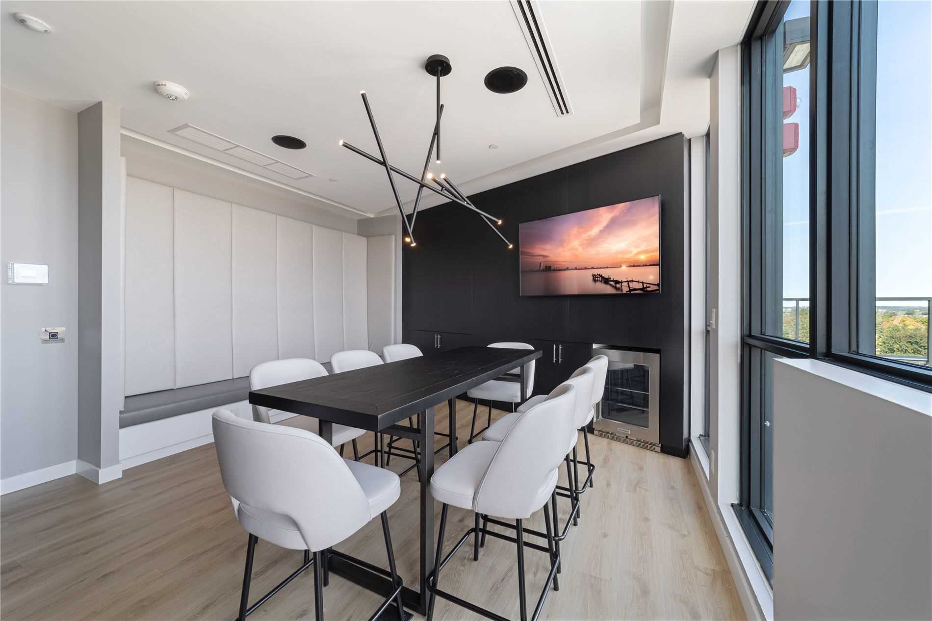681 Yonge St, #512