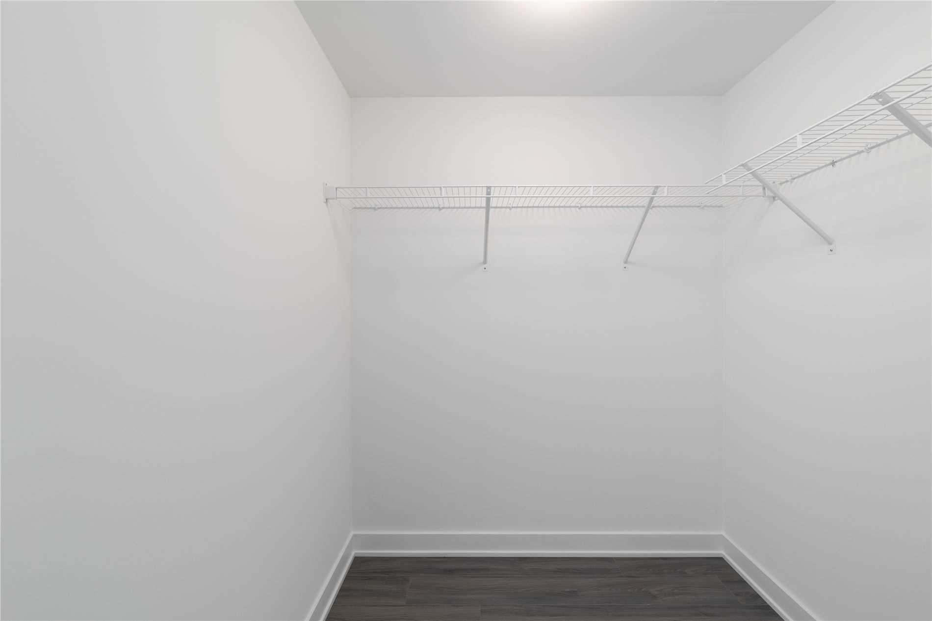 681 Yonge St, #512