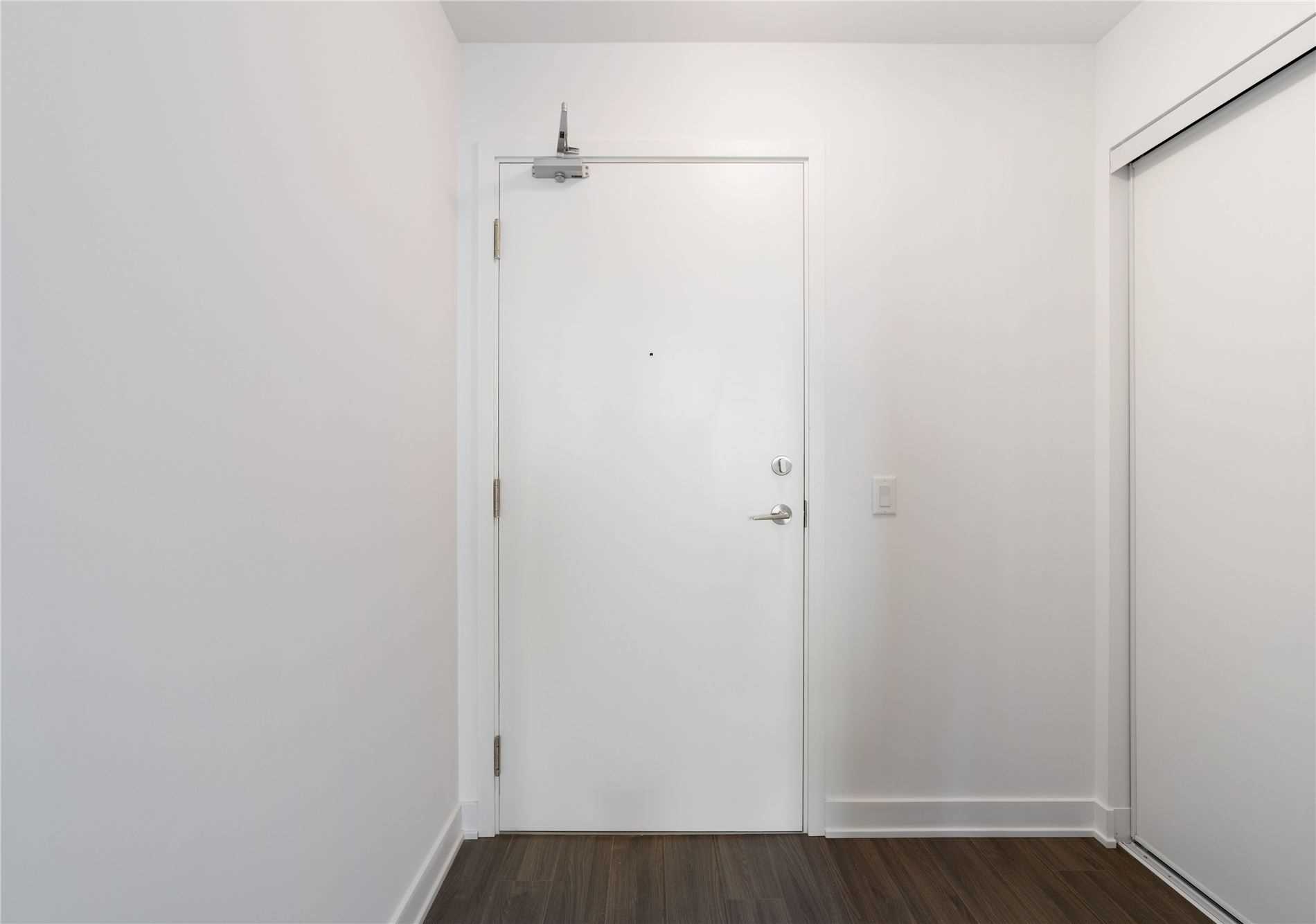 681 Yonge St, #512