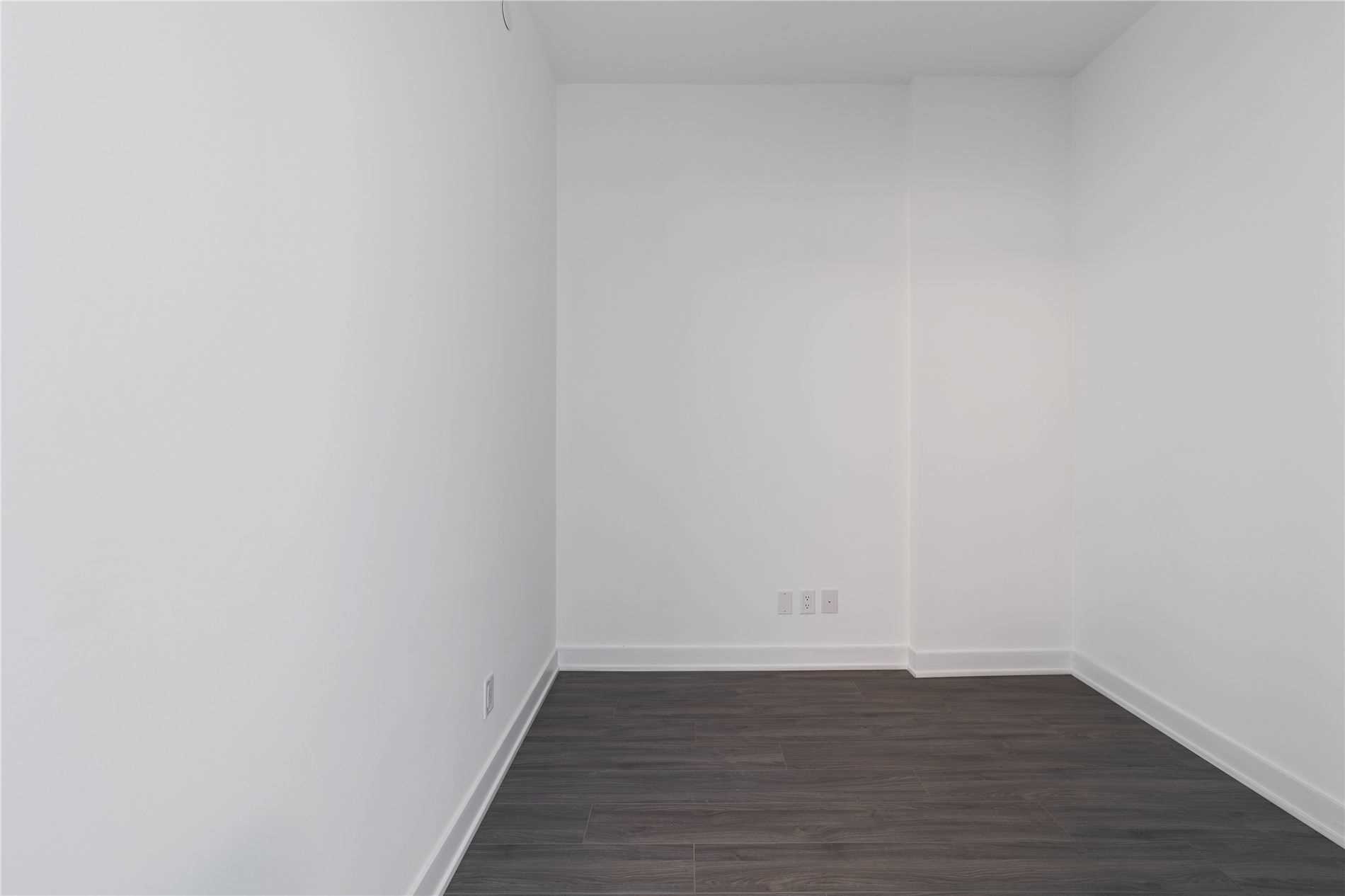 681 Yonge St, #512