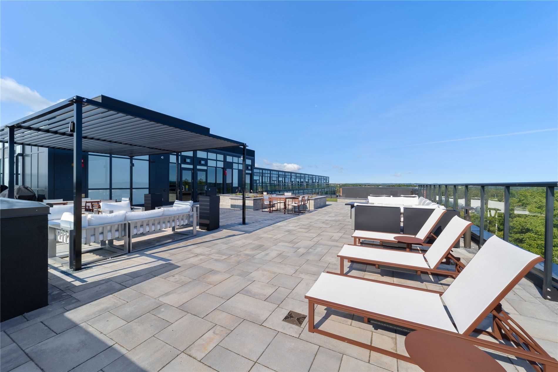 681 Yonge St, #512