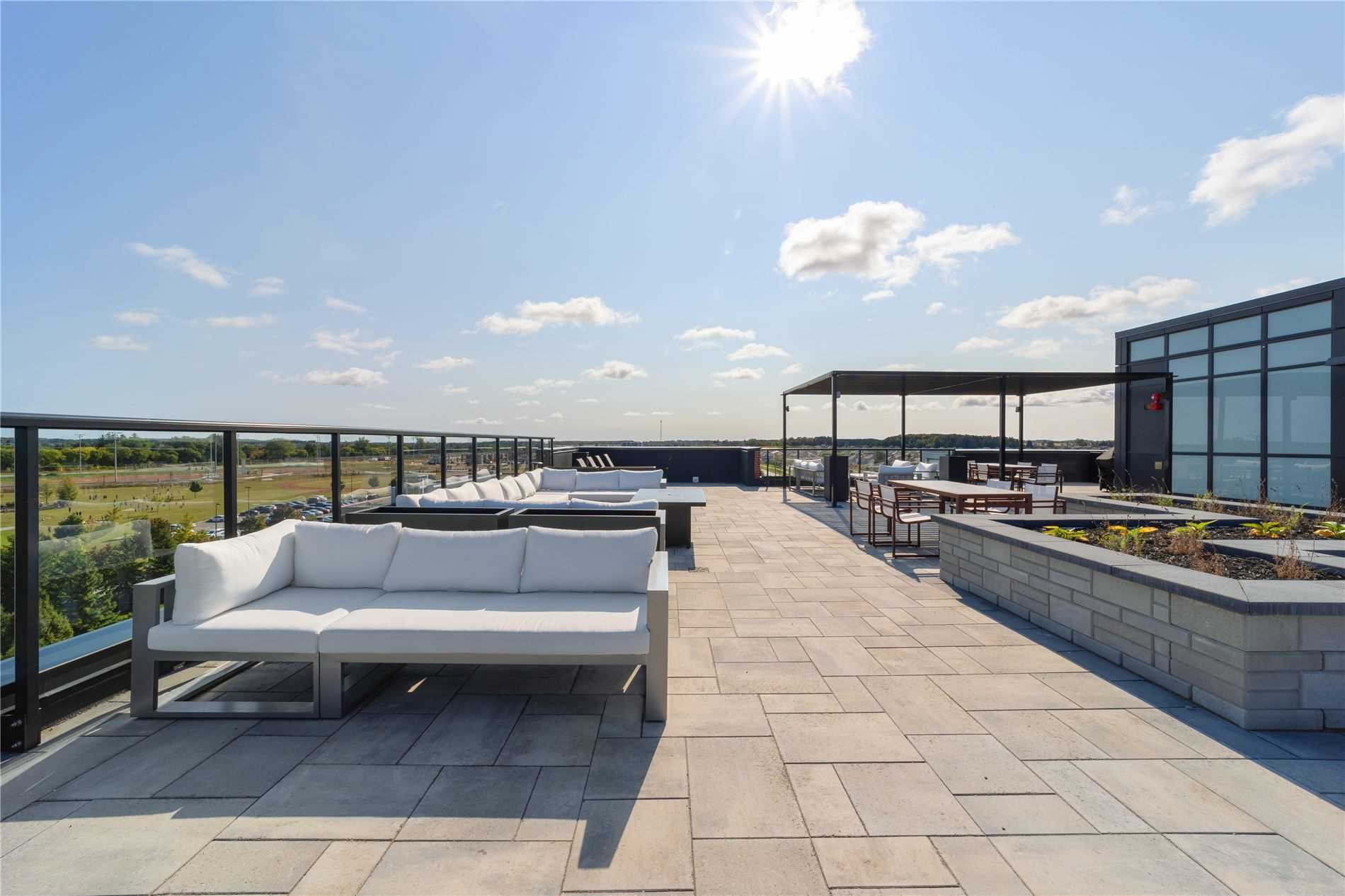 681 Yonge St, #512