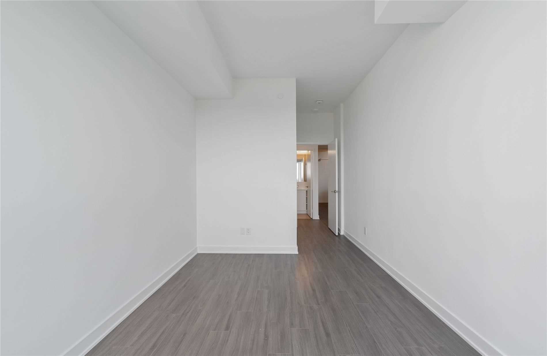 681 Yonge St, #512