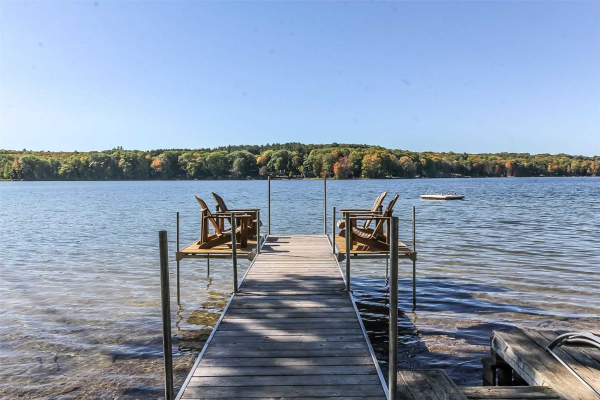 8 Farlain Lake Rd E, Tiny