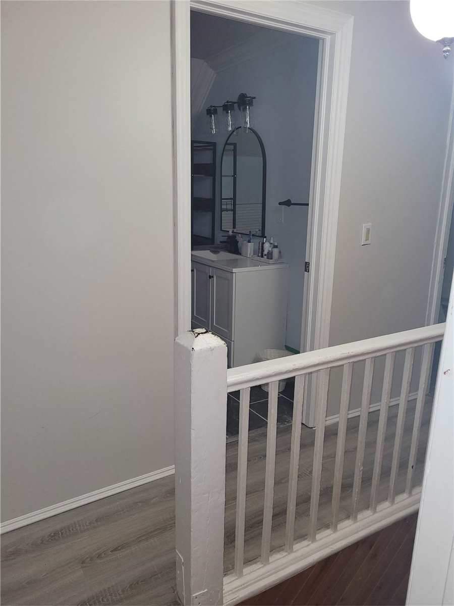 285 James St E