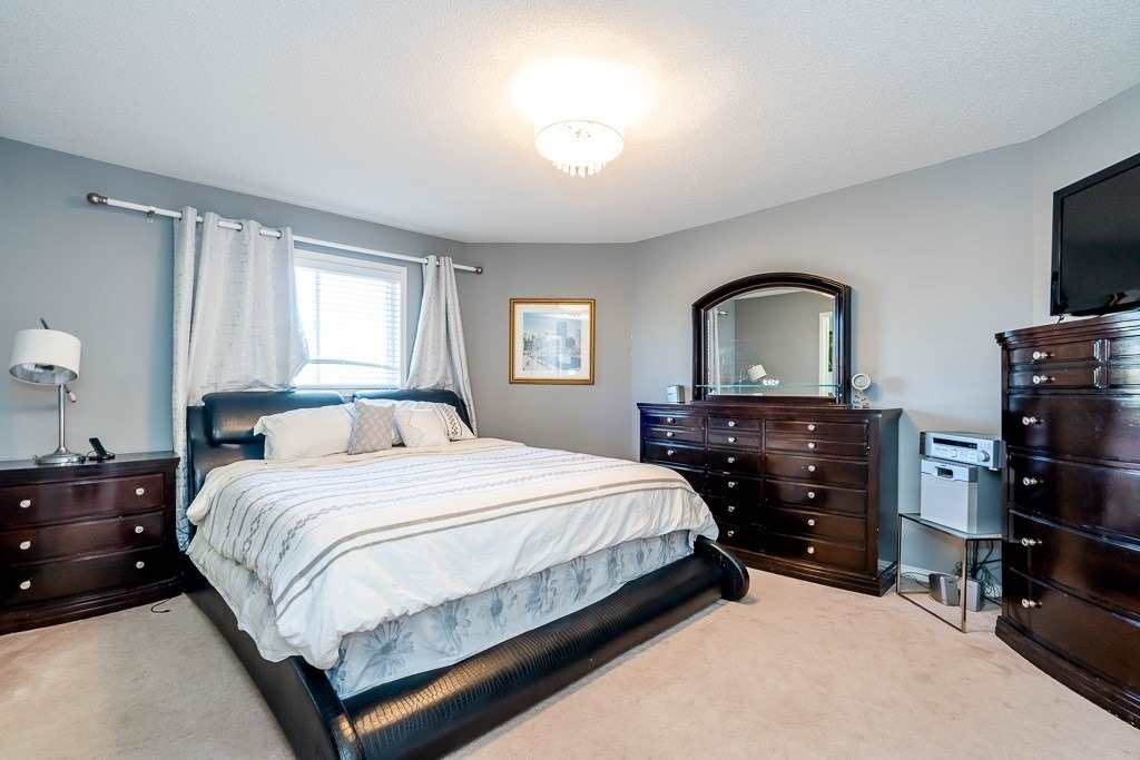 7 Crompton Drive