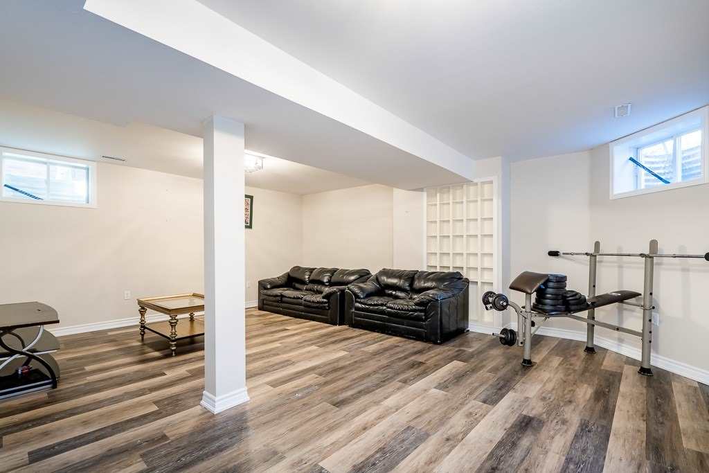 7 Crompton Drive