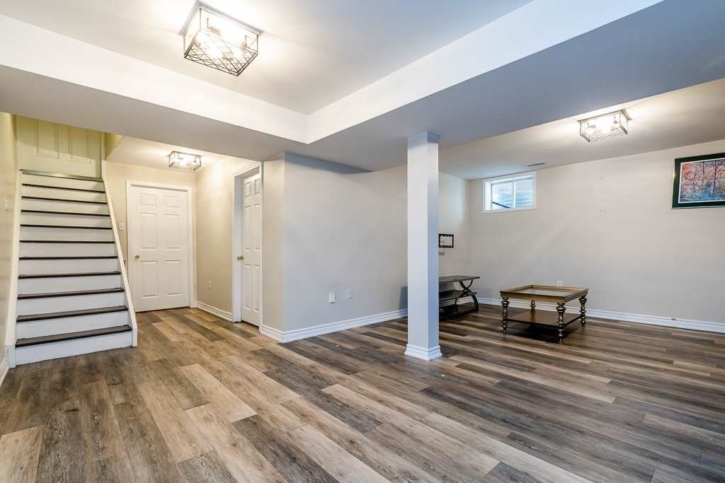 7 Crompton Drive