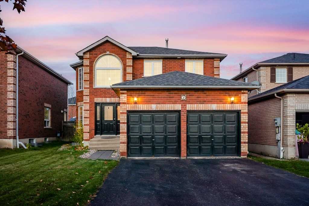 7 Crompton Drive