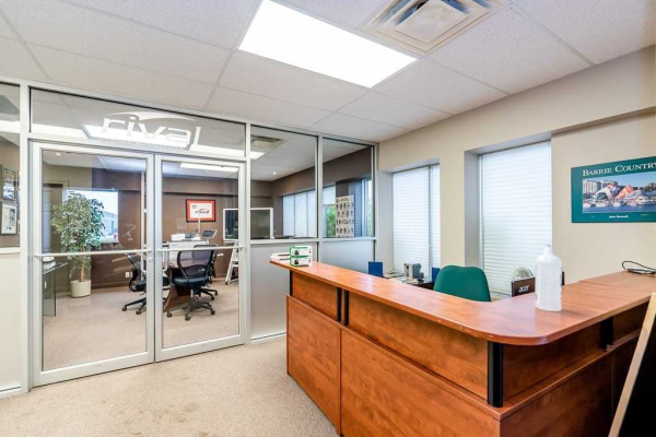 206 Saunders Rd, Barrie