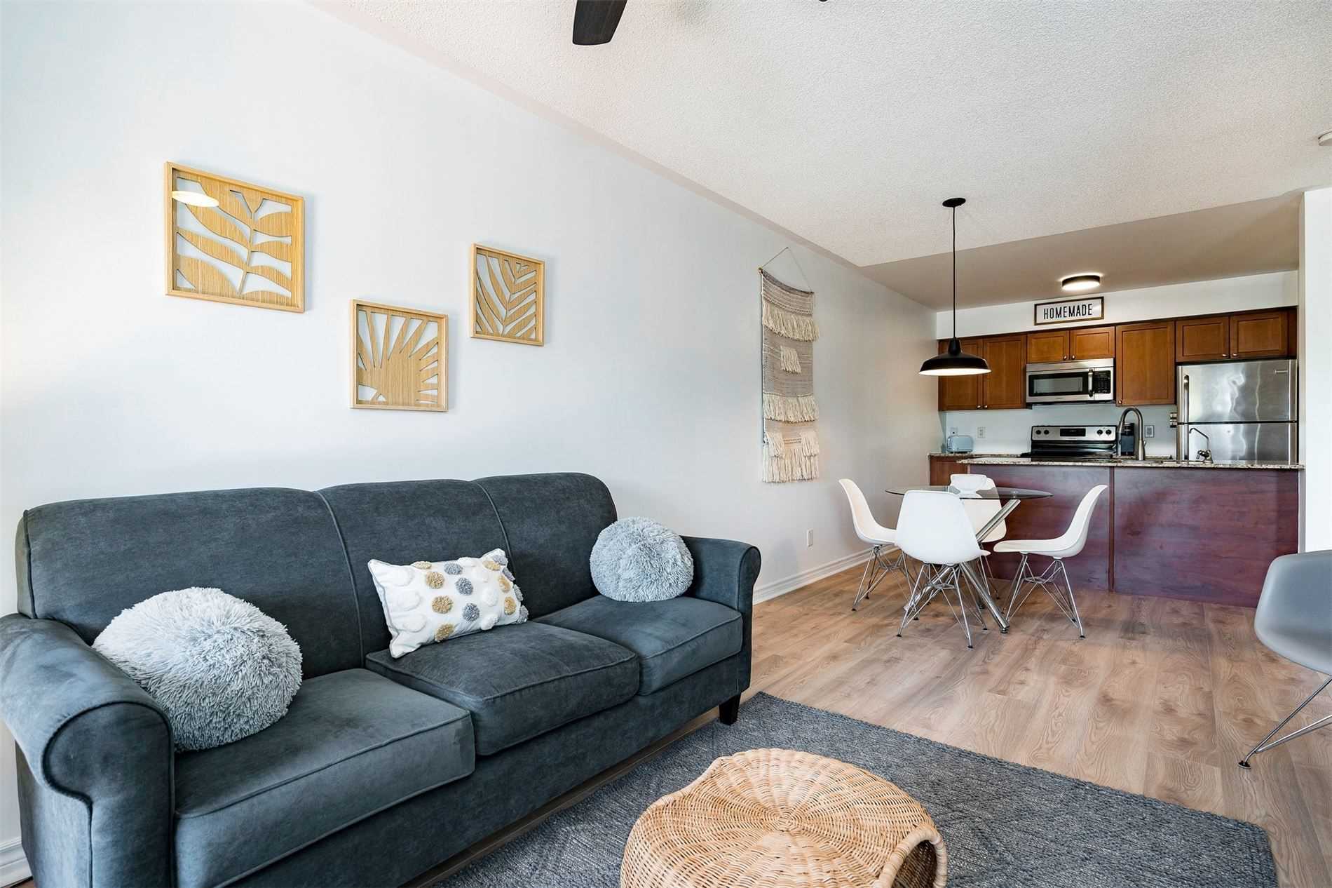 8 Brandy Lane Dr, #204