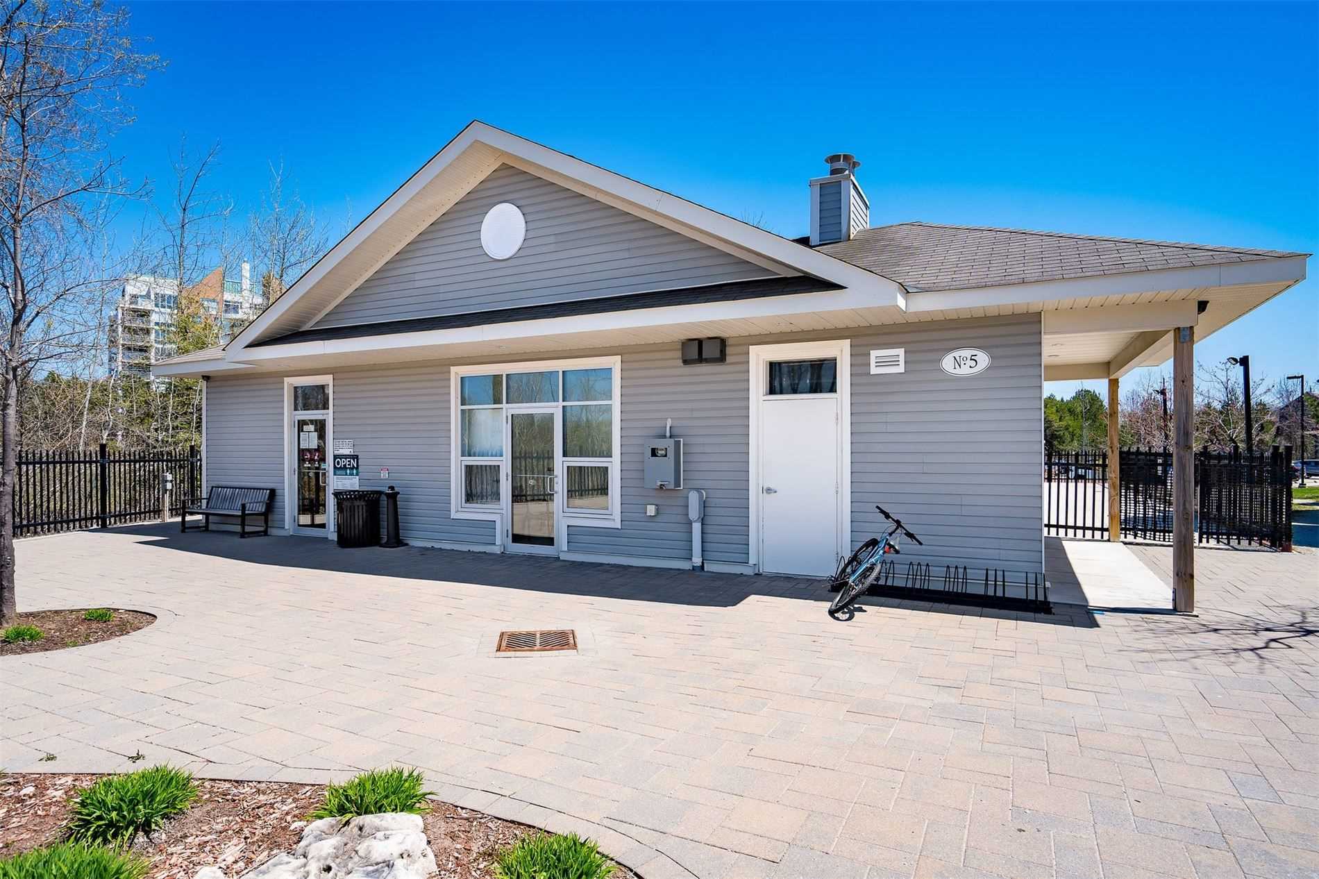 8 Brandy Lane Dr, #204