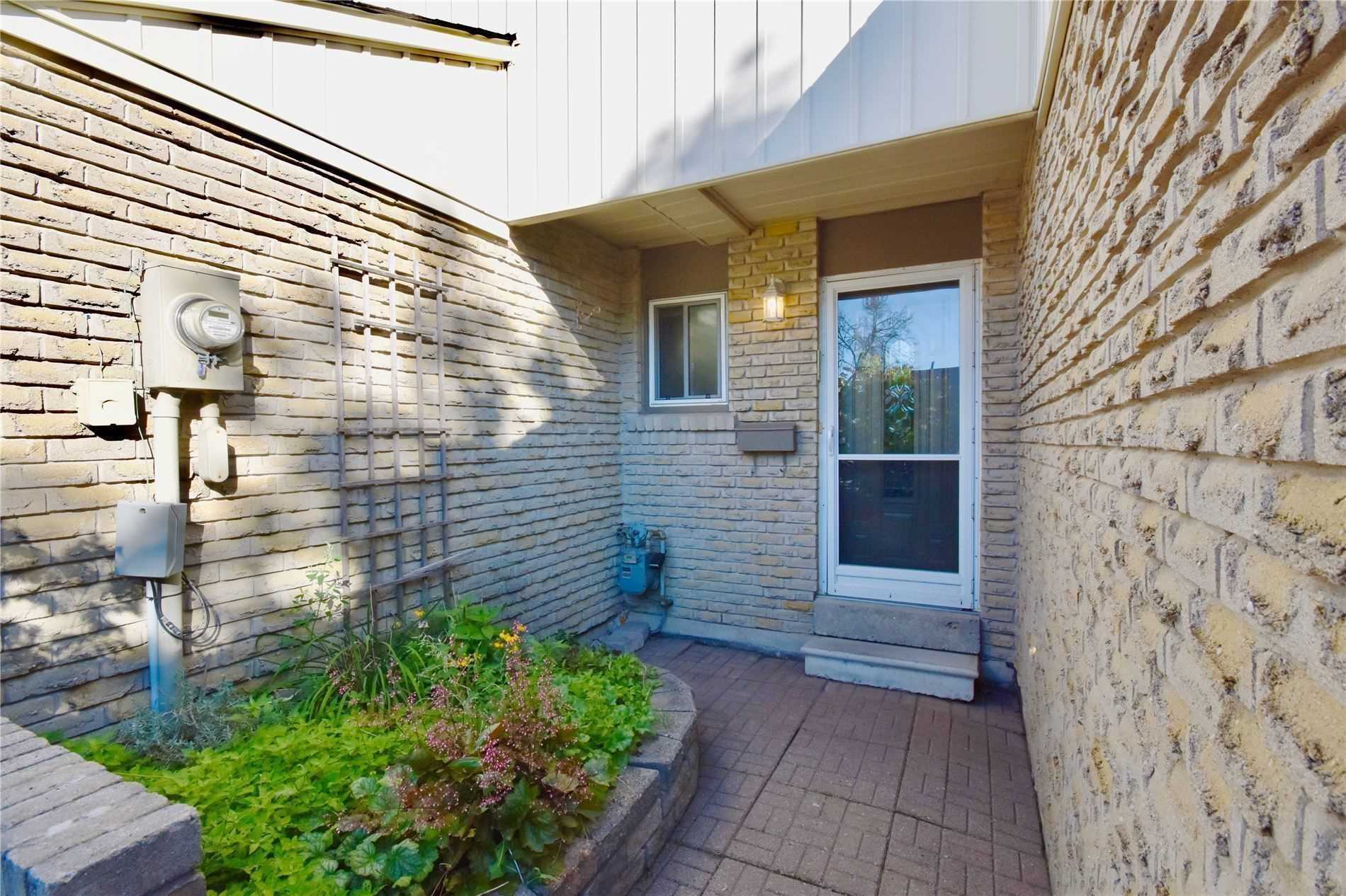 12 Robin Court