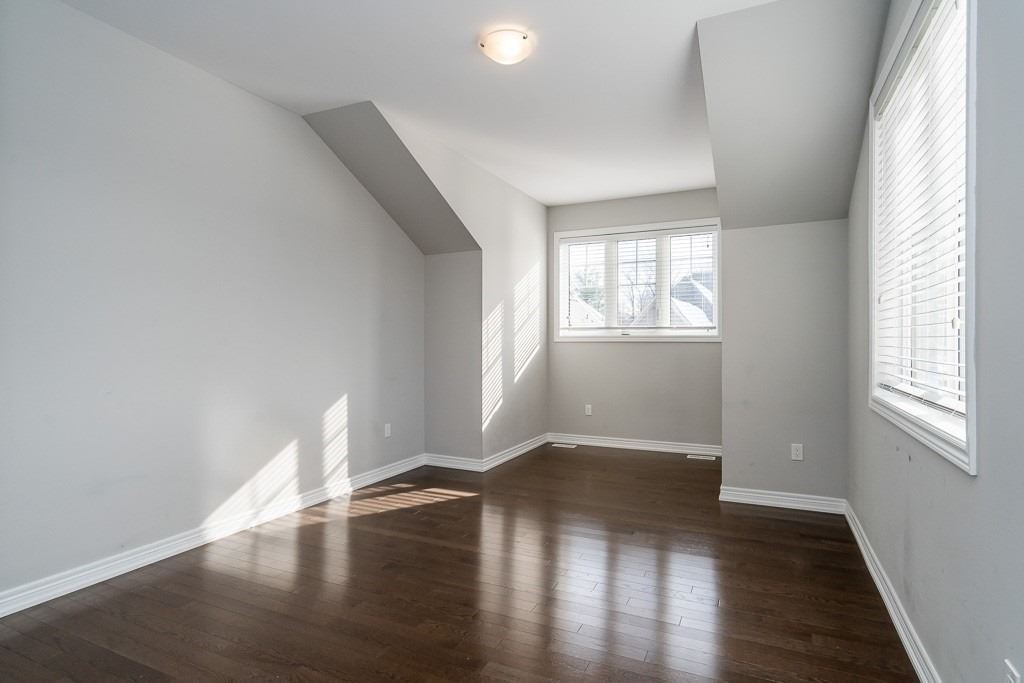 56 Redmond Cres
