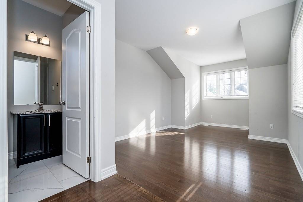 56 Redmond Cres