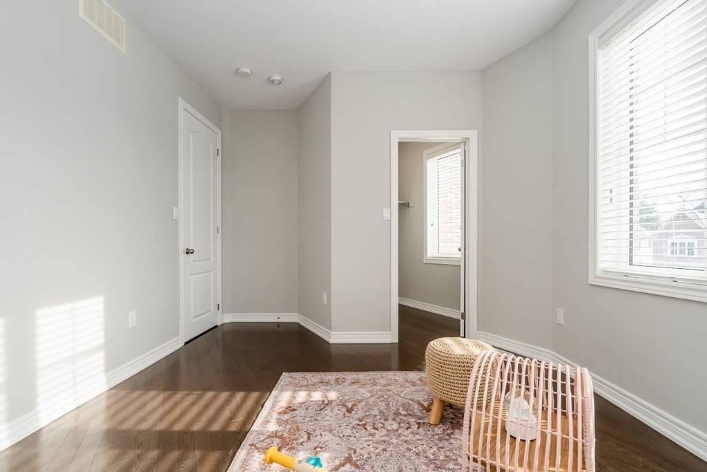 56 Redmond Cres