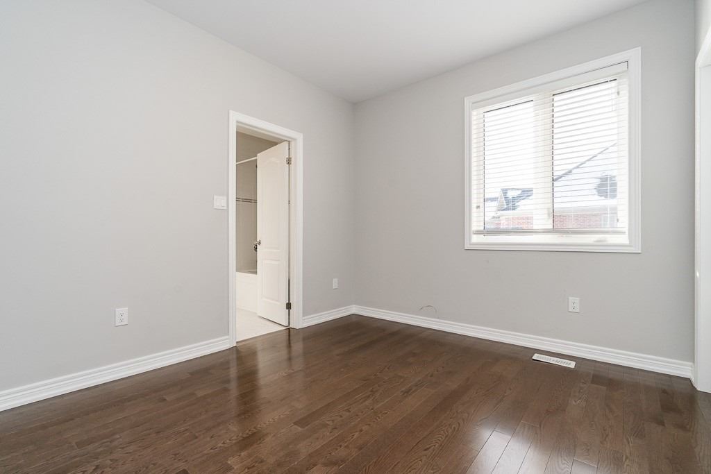56 Redmond Cres