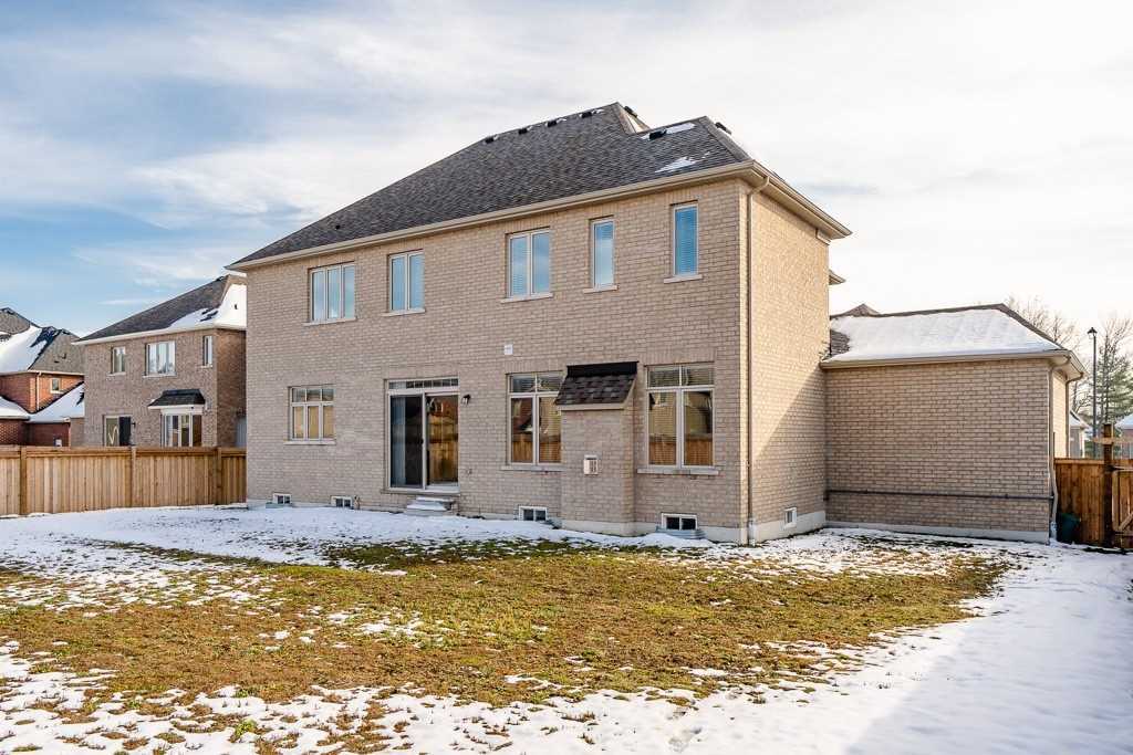 56 Redmond Cres