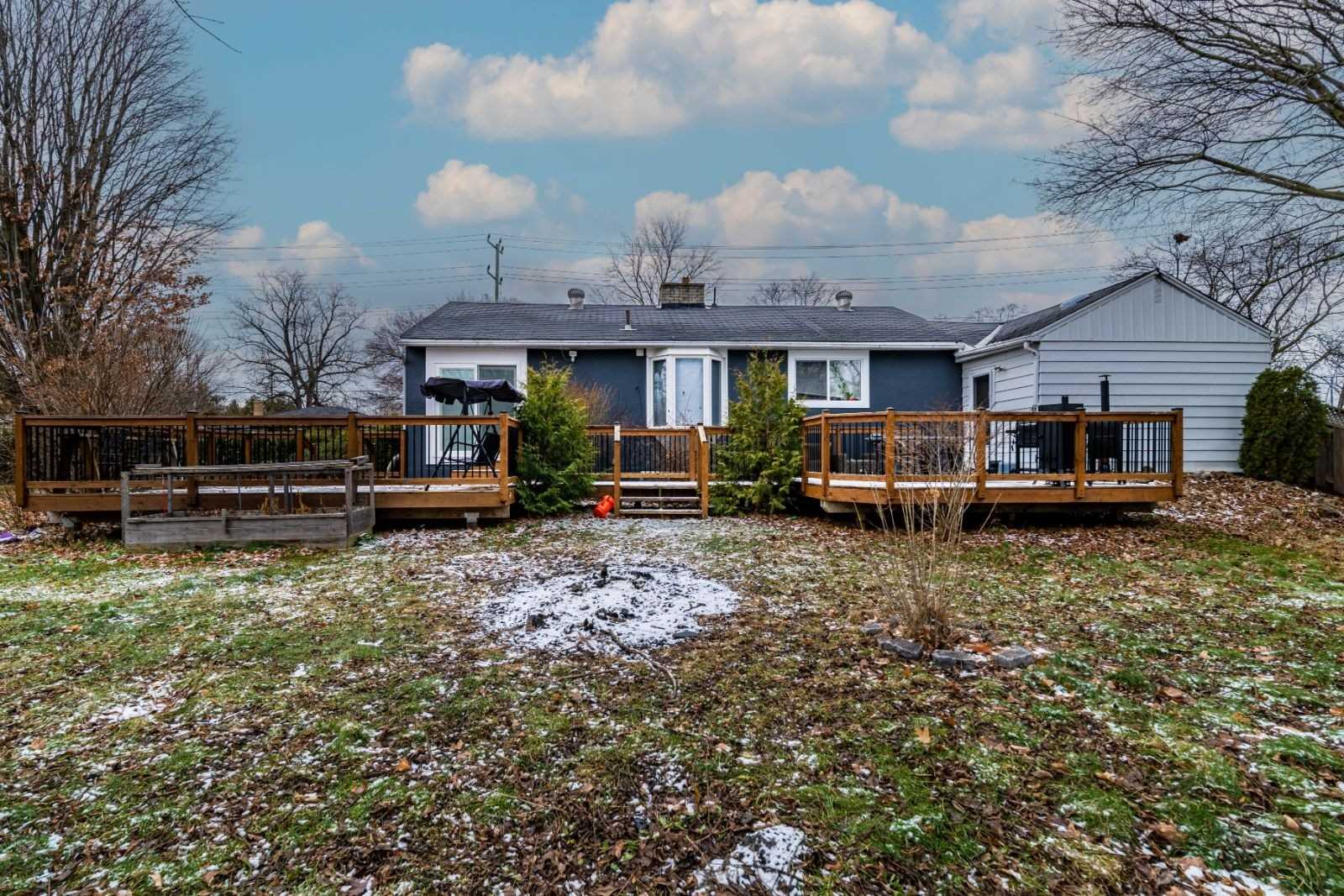325 Innisfil St