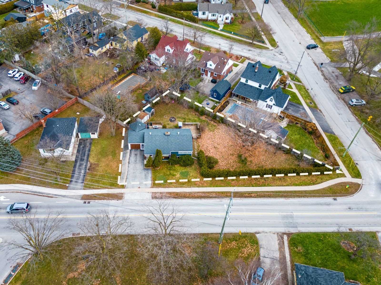 325 Innisfil St
