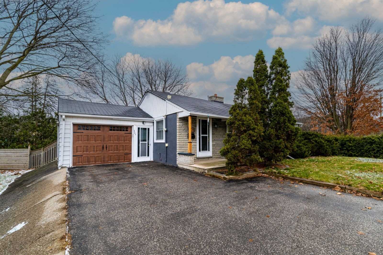 325 Innisfil St