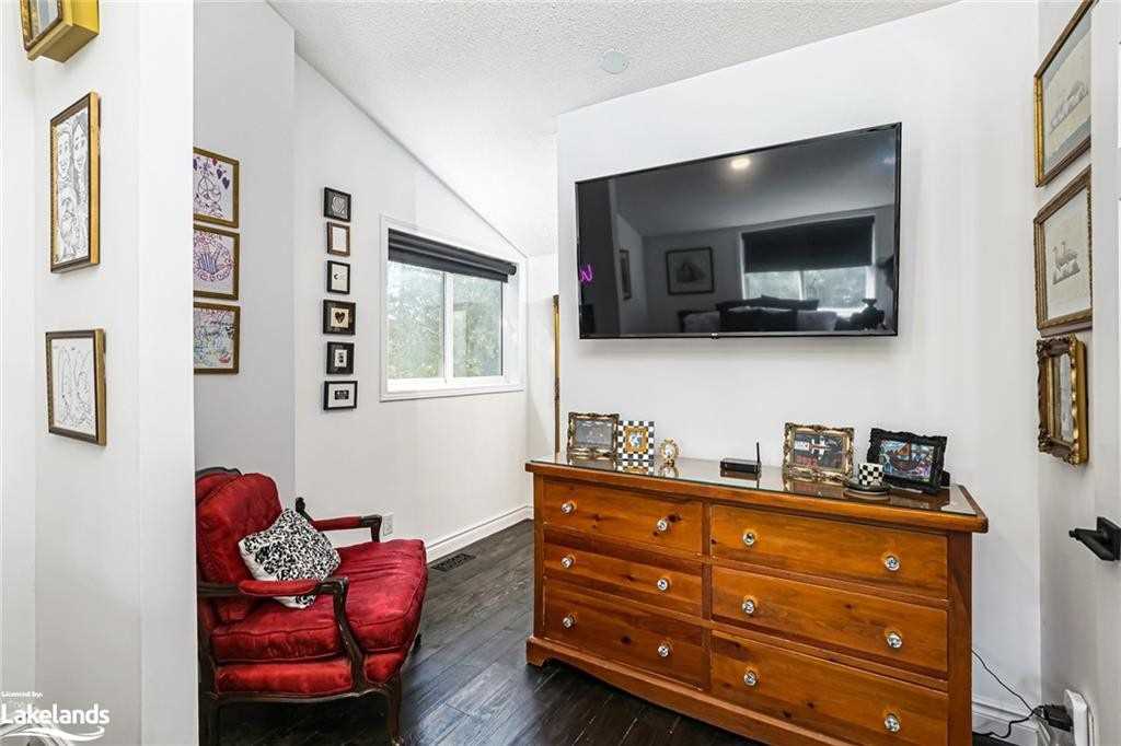 20 Forest Dr