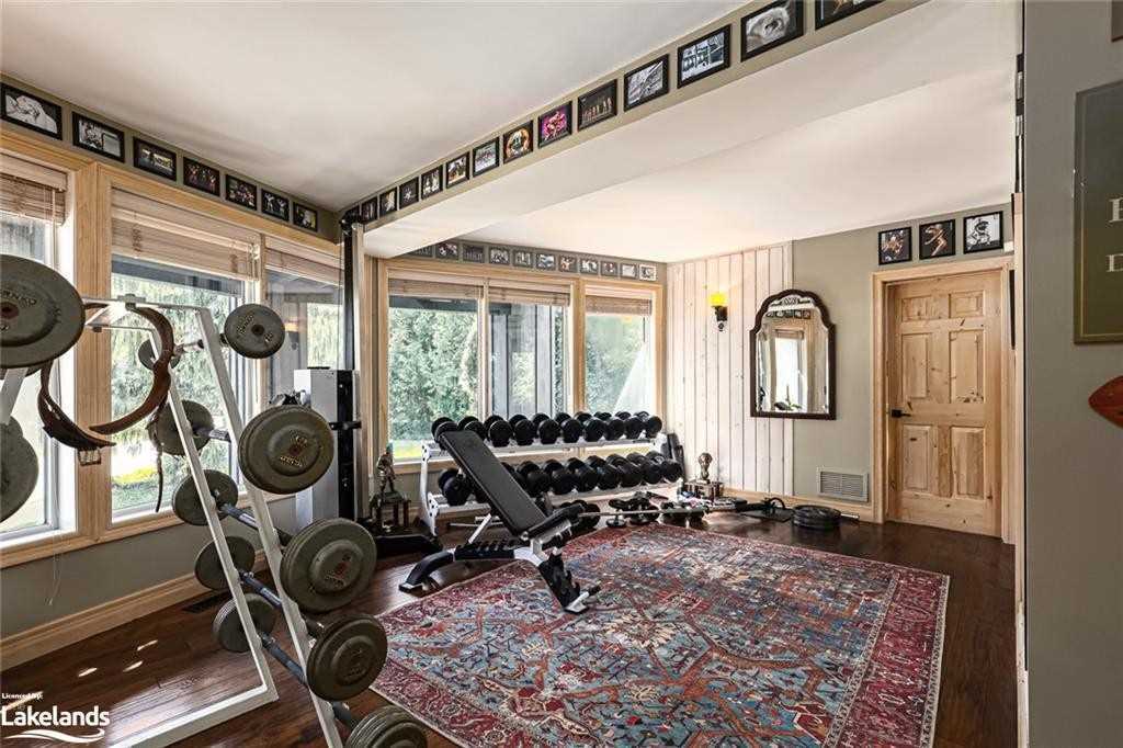 20 Forest Dr