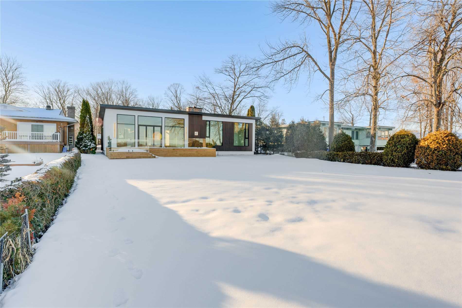 655 Glen Cres