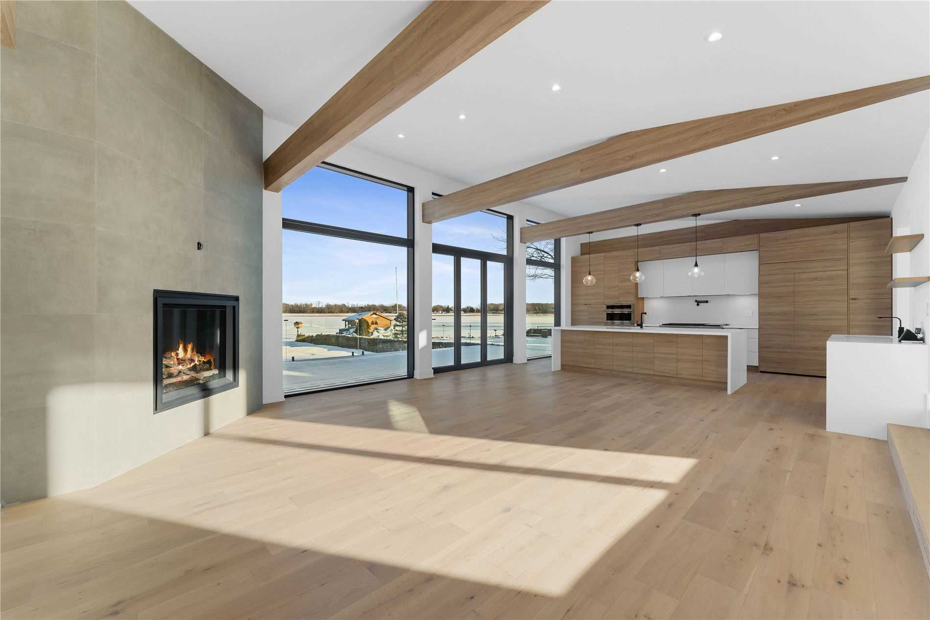 655 Glen Cres