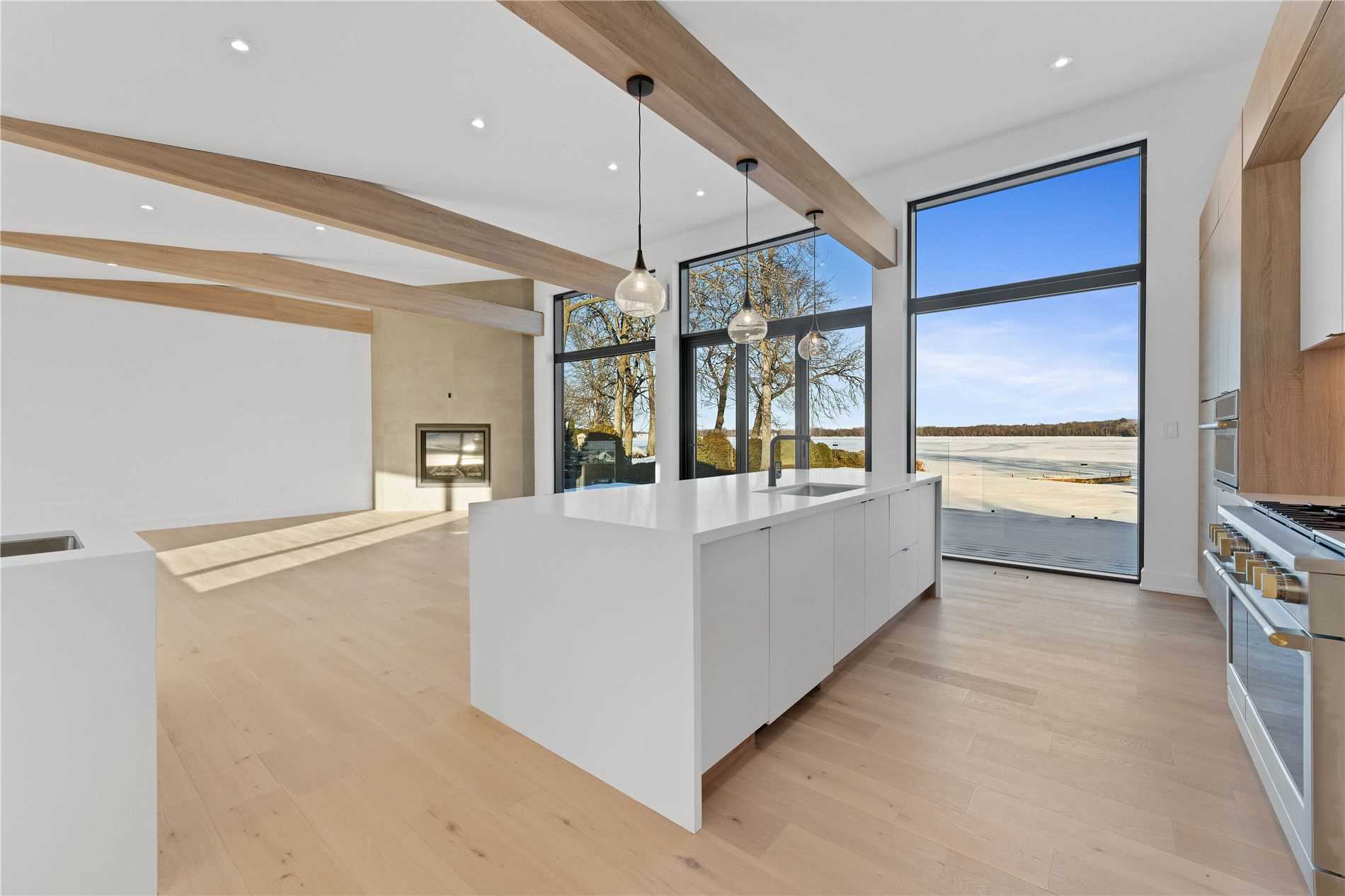 655 Glen Cres