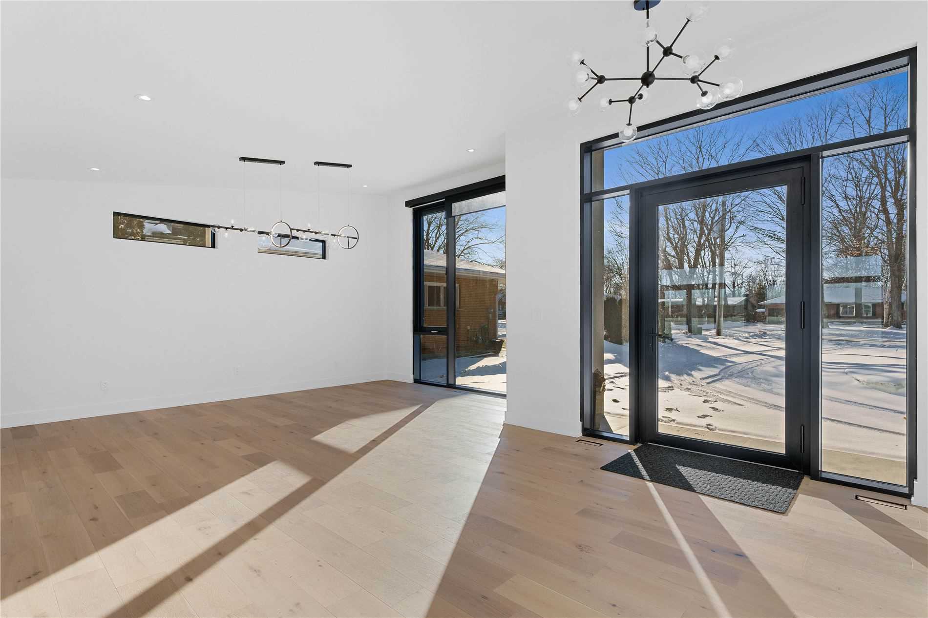 655 Glen Cres