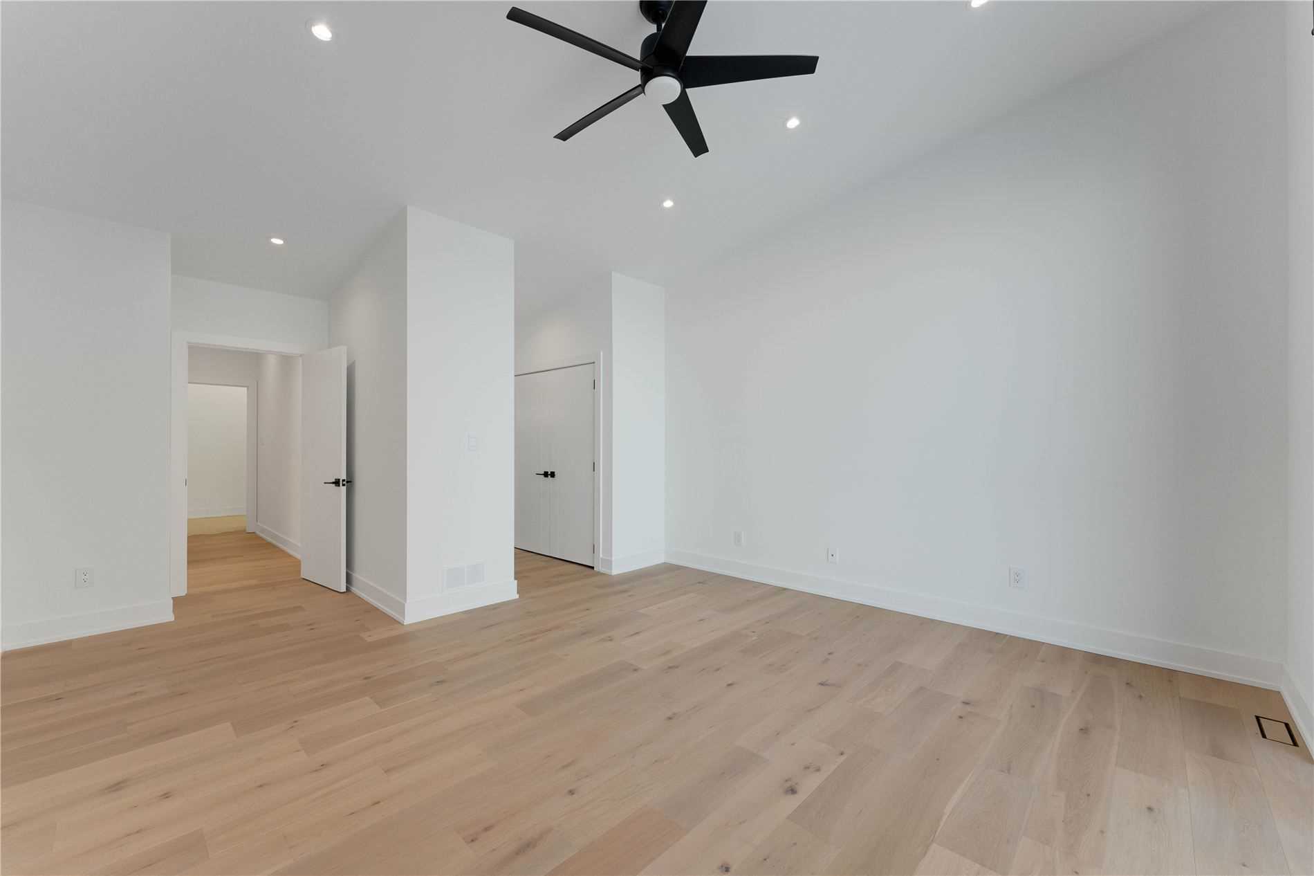 655 Glen Cres