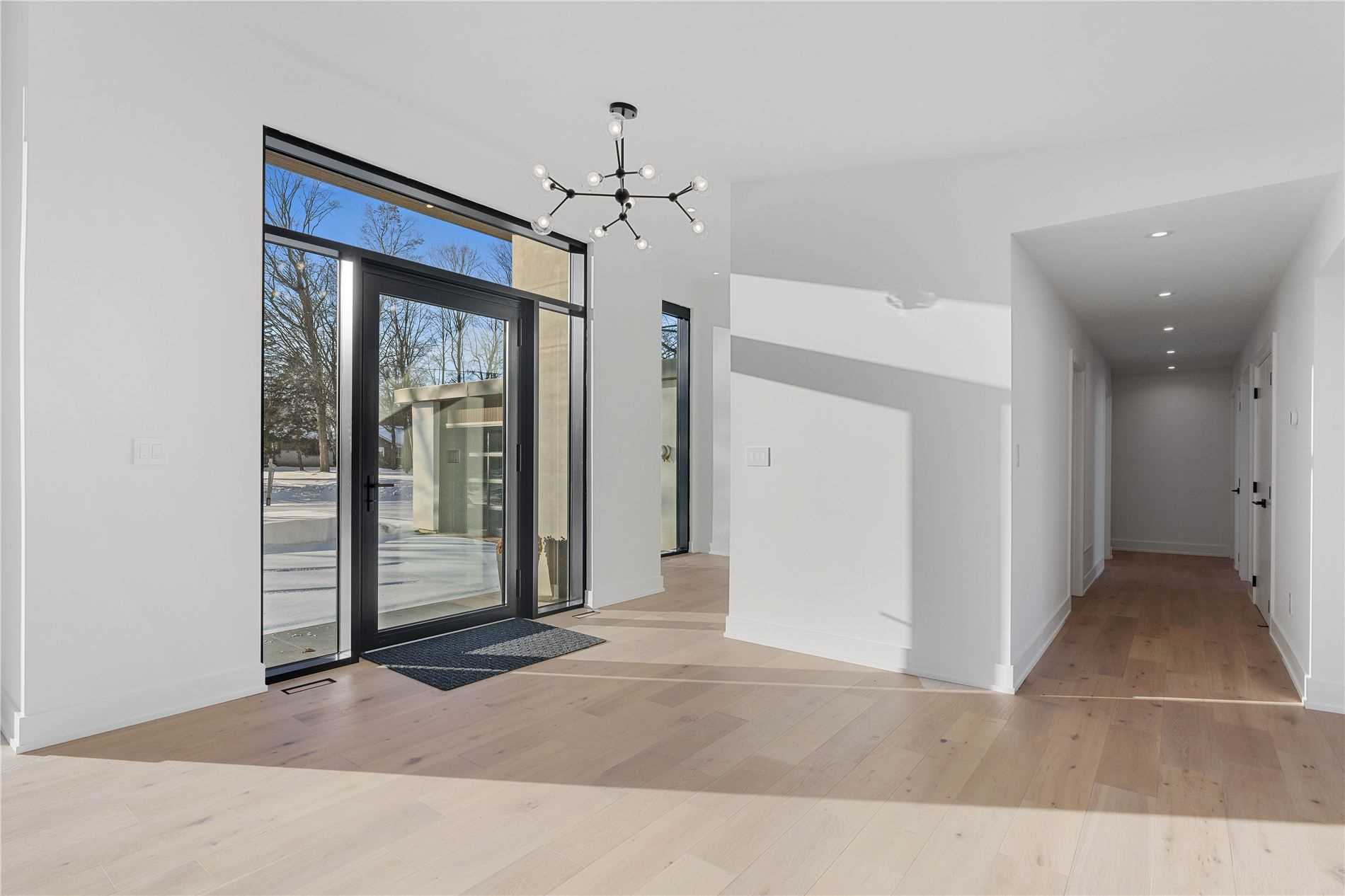 655 Glen Cres