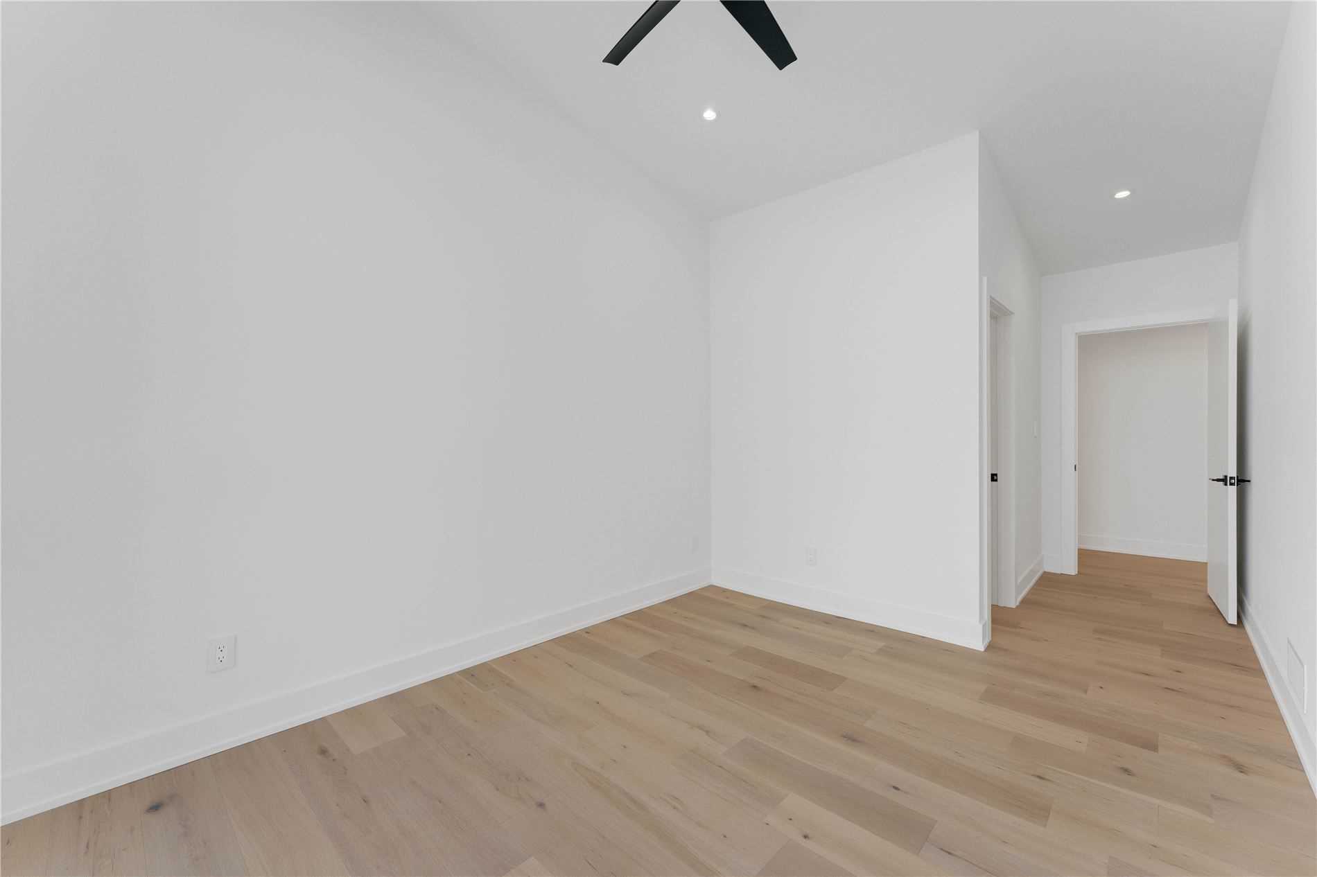 655 Glen Cres
