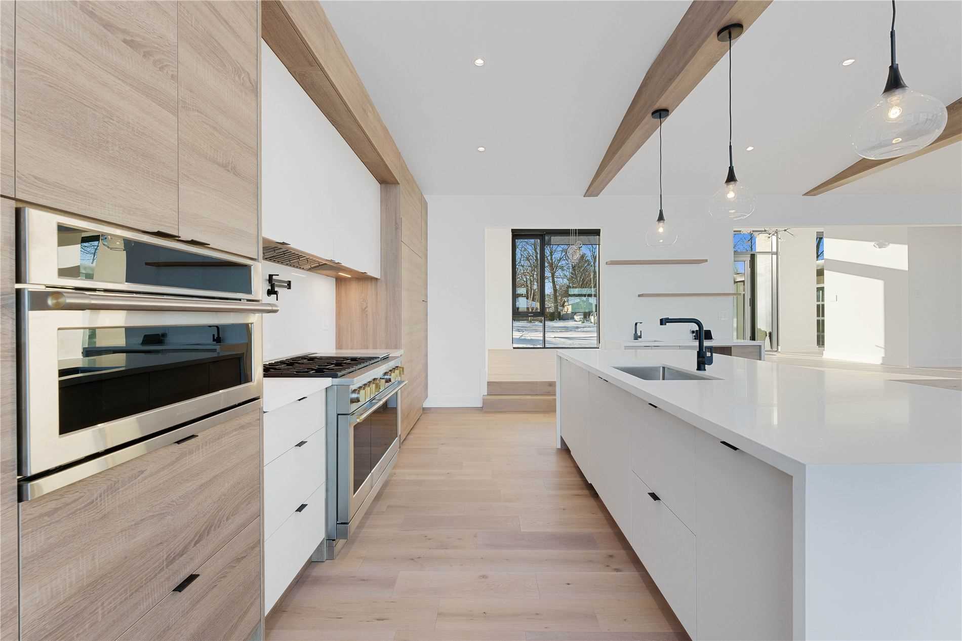 655 Glen Cres
