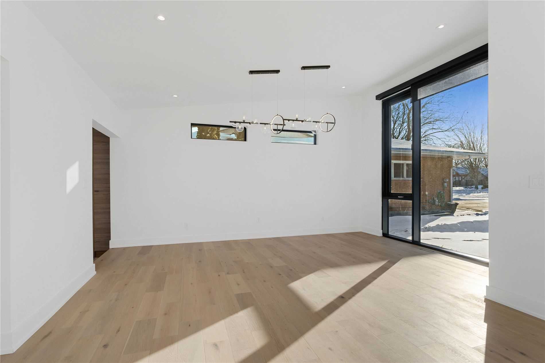 655 Glen Cres